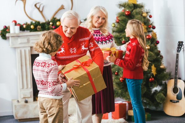 Idées cadeaux grands-parents : des présents inoubliables